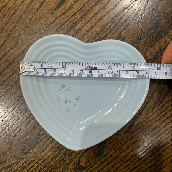 New Le Creuset x Cesar Small Heart Plate Light Coastal Blue Dog Print - Picture 7 of 8
